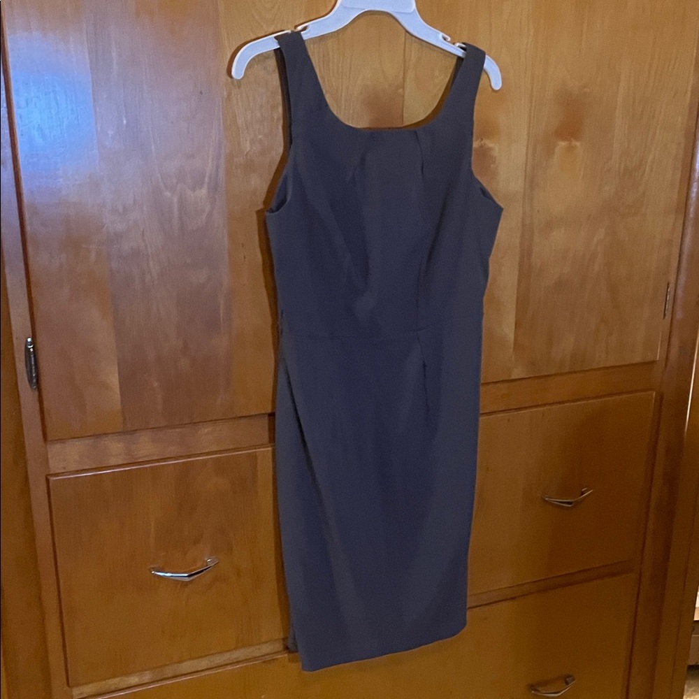 Chic Sleeveless Midi Dress in Dark Gray